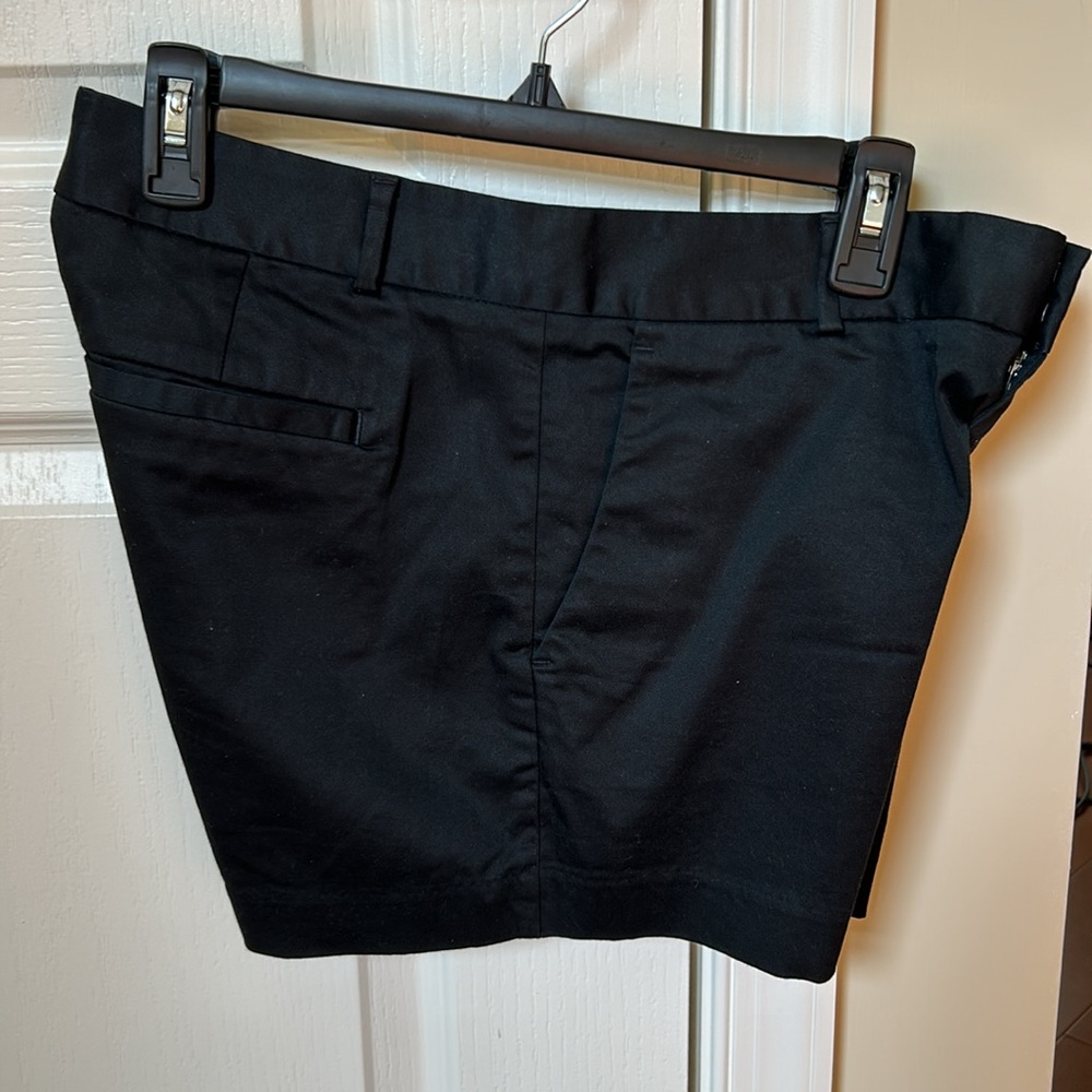 Banana Republic Hampton Fit Shorts. Size 4 - Picture 3 of 10